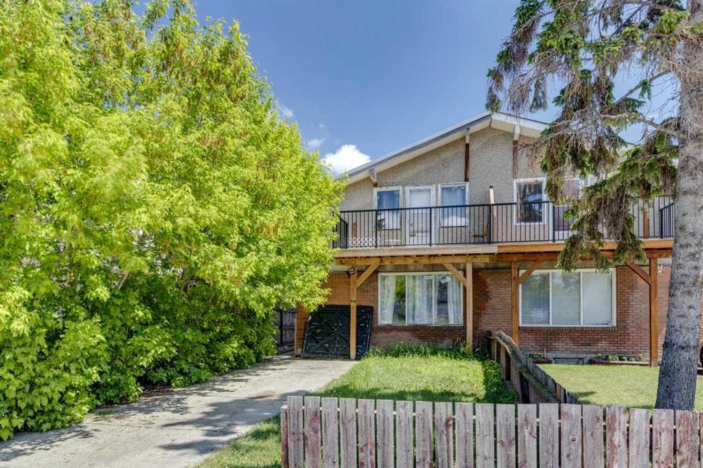 5-bed Semi-detached for sale at 2030 39 Street SE, Calgary
