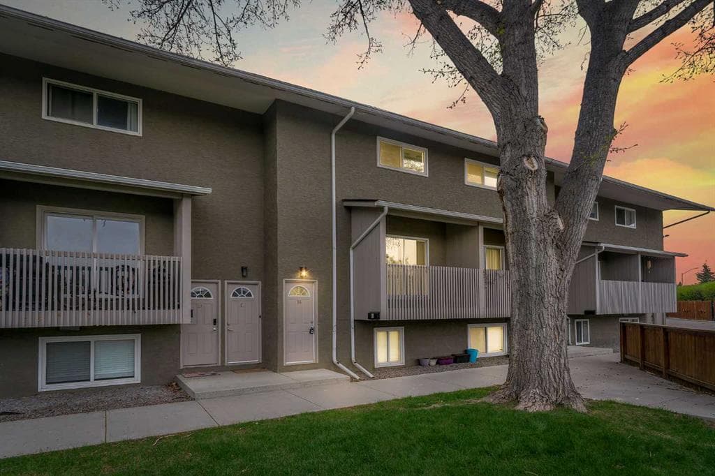 3-bed Townhouse for sale at 14, 8112 36 Avenue NW, Calgary