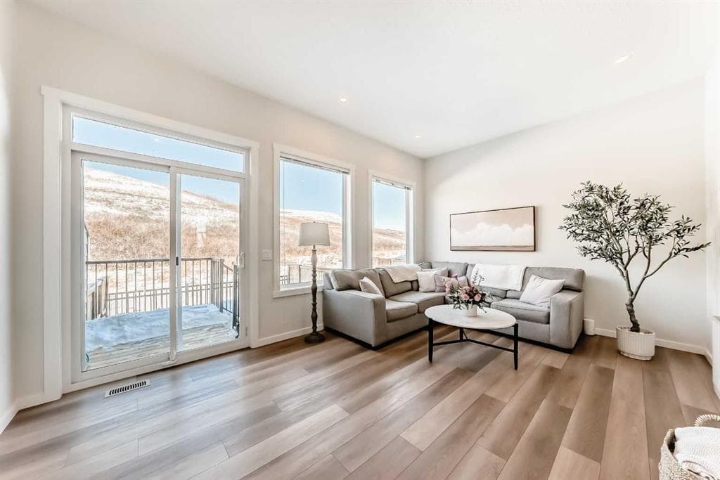 2-bed Townhouse for sale at 272 Cranbrook Square SE, Calgary