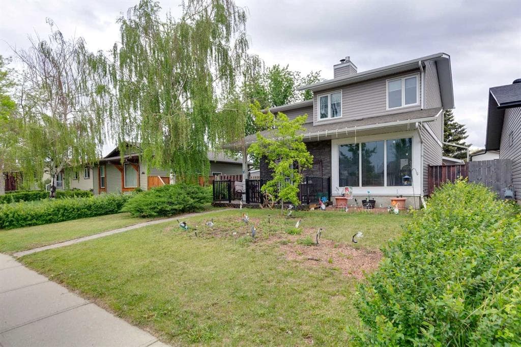 3-bed Detached for sale at 1826 Summerfield Boulevard SE, Airdrie