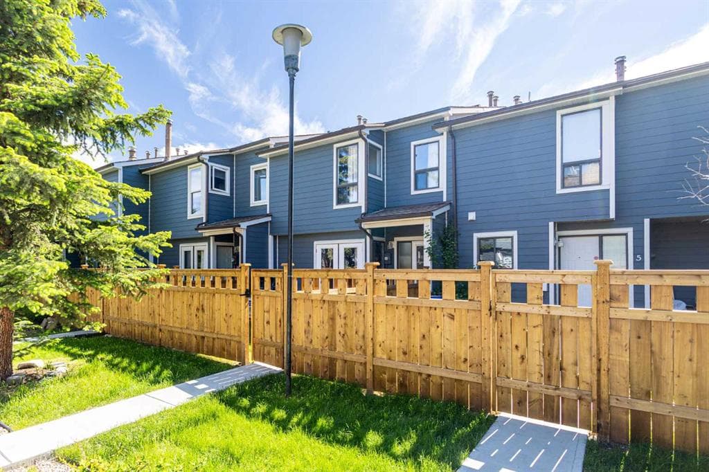 2-bed Townhouse for sale at 4, 203 Grier Terrace NE, Calgary