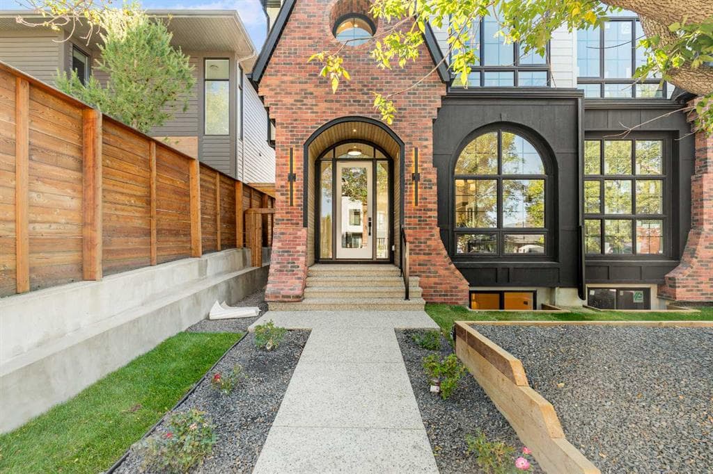 4-bed Semi-detached for sale at 2813 35 Street SW, Calgary